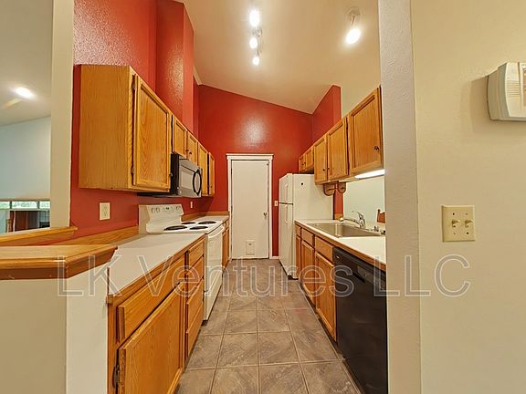 4th image of 2597 NE Sheffield Pl