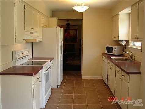 2nd image of 3233 Hospers St