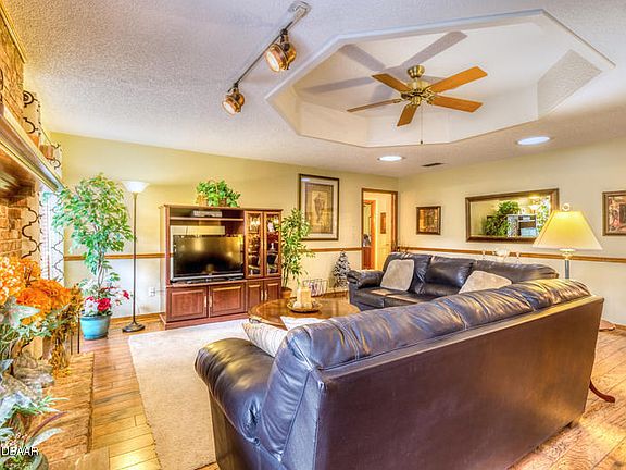 4th image of 34 Sycamore Cir