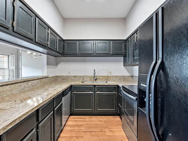 3122 Camelot Dr #33 — Photo 11