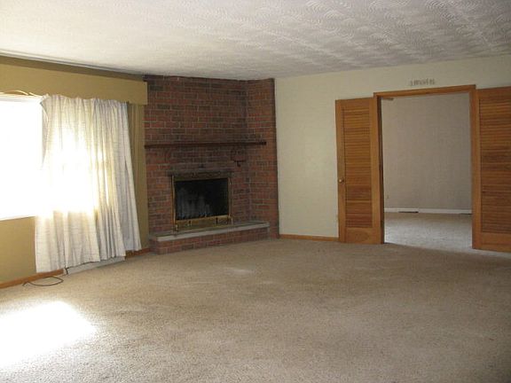 3rd image of 293 Siesta Dr