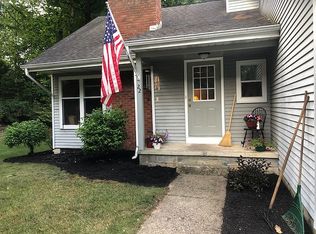 22 Algonquin Rd, Clifton Park, NY 12065