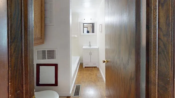 302 4th St NE — Photo 4