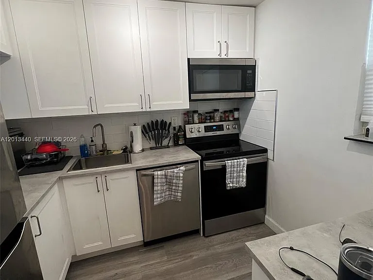 950 Euclid Ave #211 — Photo 4