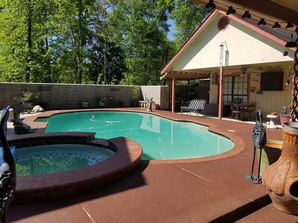 5934 Deerwood Dr, Conroe, TX 77306