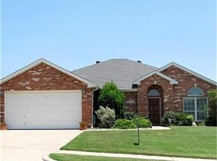 1169 Briar Creek Dr, Benbrook, TX 76126