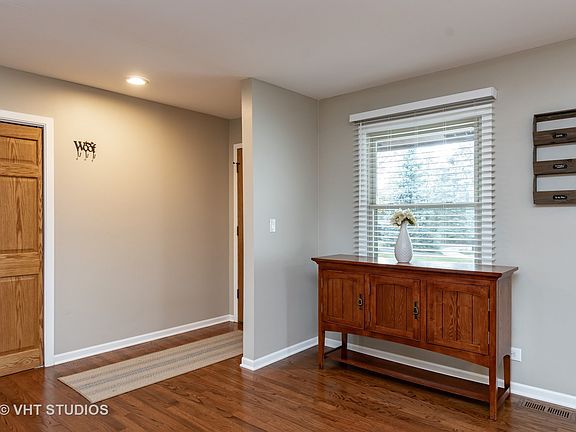 2nd image of 2433 Oakdale Ct
