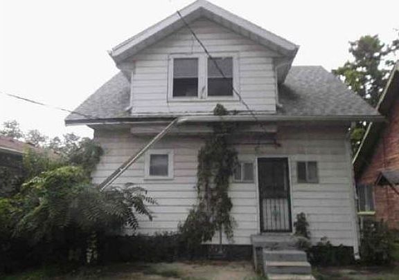 2nd image of 3963 N Kenwood Ave