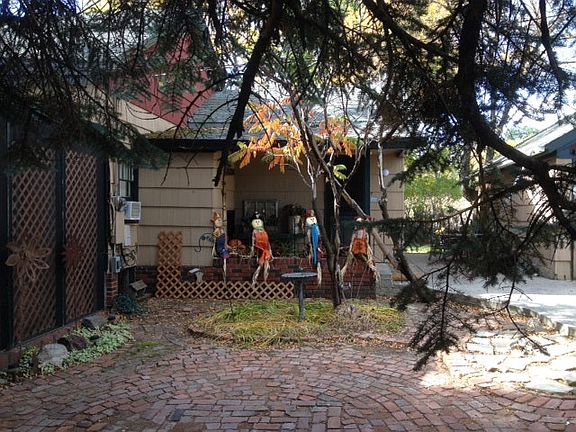 Front entrance for upstairs