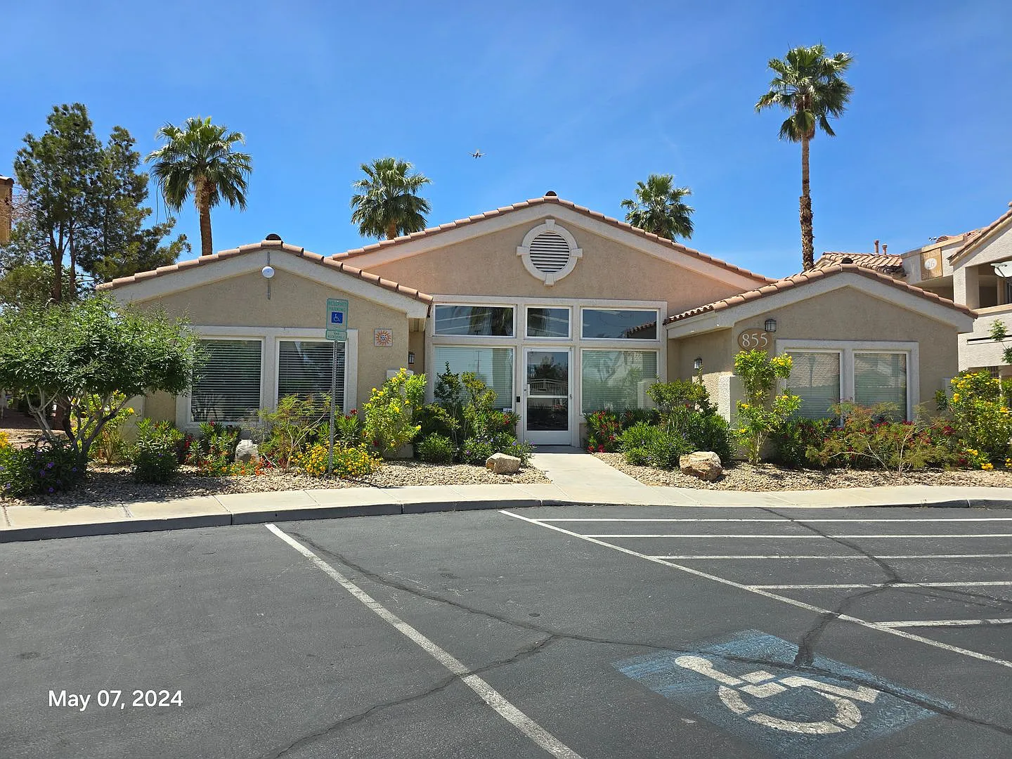 Modern 2Bed/Bath Second Foor Condo located near Whitney Ranch Area — Photo 1