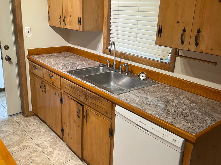 711 W Timberdell Rd — Photo 12