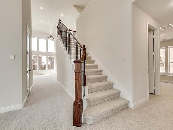5th image of 102 Lavender Ln