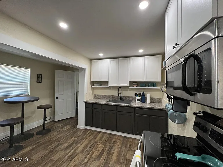 Full kitchen