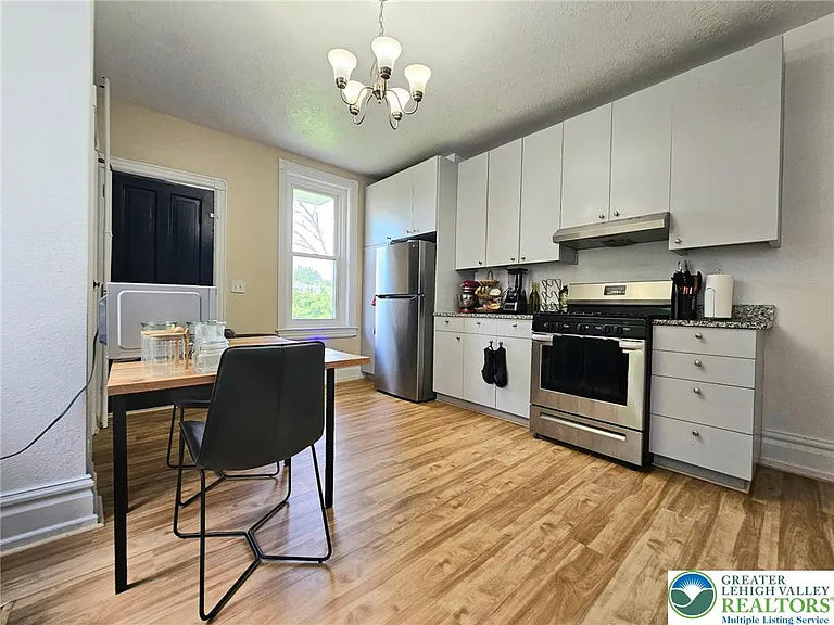 835 W Berwick St — Photo 6