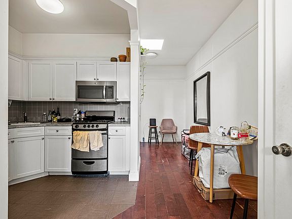 4th image of 290 Harman St APT 3LF