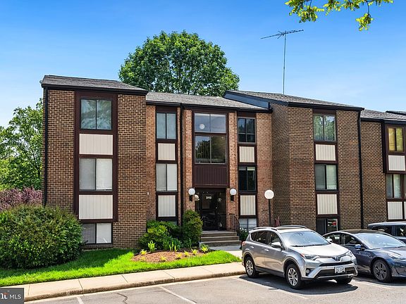 2nd image of 3113 Buccaneer Ct APT 101