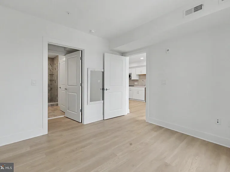 701 N Henry St #213 — Photo 37