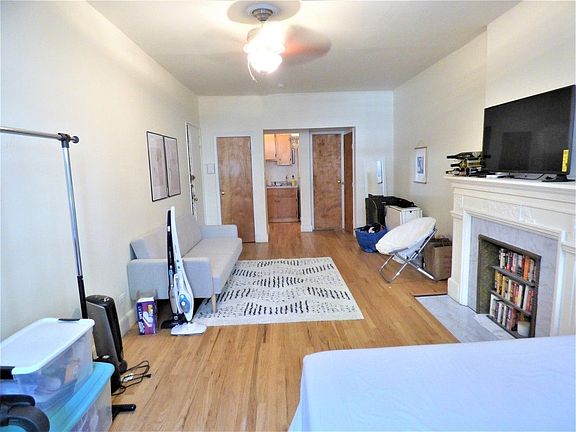 3rd image of 20 W 70th St APT 1F