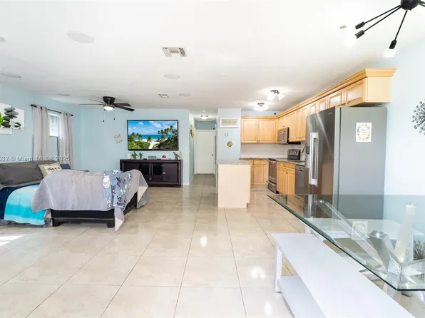 3725 NW 84th Ave #D-2, Fort Lauderdale, FL 33351