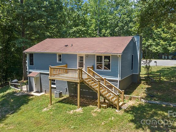 4th image of 141 Lauren Ct
