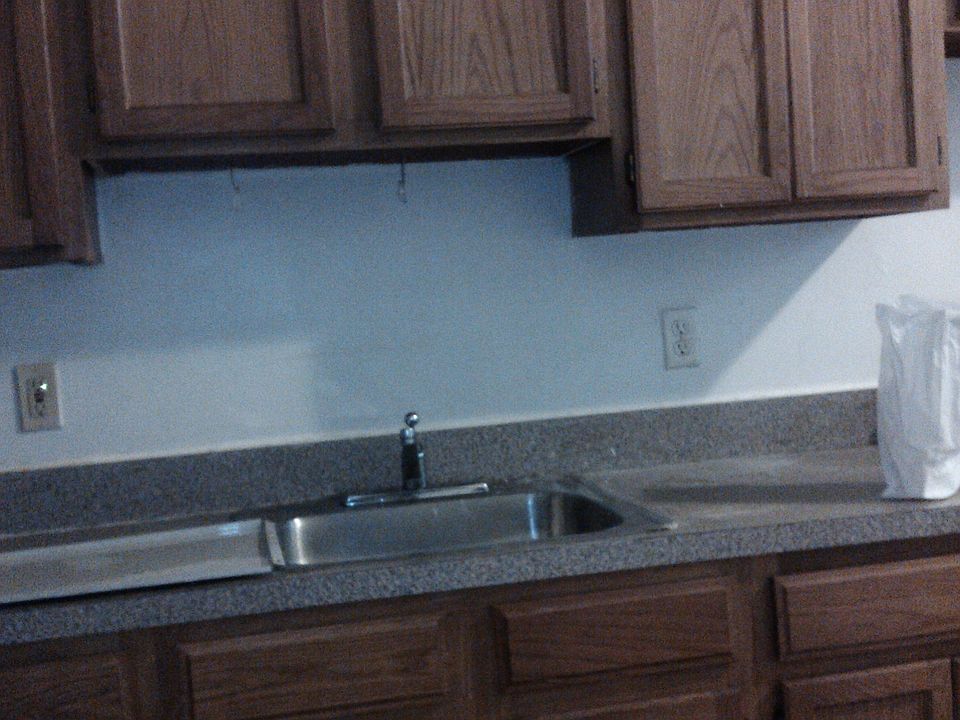 2nd image of 850 Elsmere Pl #2