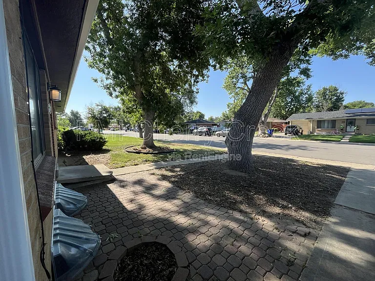 12517 E 31st Ave — Photo 3