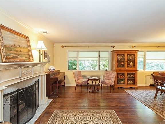 4th image of 16 Evergreen Dr