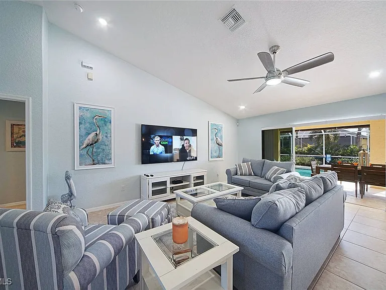 5007 SW 27th Ave — Photo 10