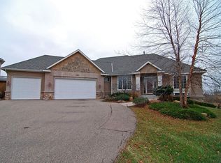 7011 Highover Dr, Chanhassen, MN 55317