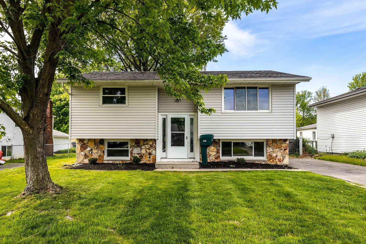 1755 Brookfield Sq N photo 1