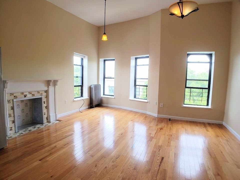 1st image of 364 Park Pl #3