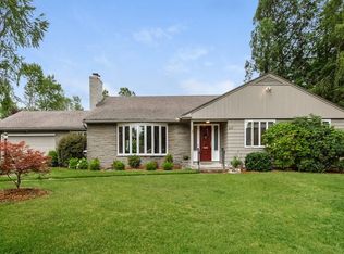 247 Crestview Cir, Longmeadow, MA 01106