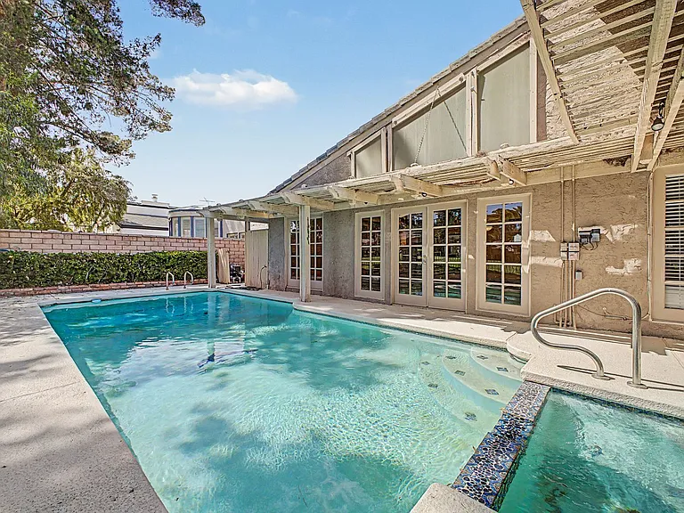 3172 Bel Air Dr — Photo 1