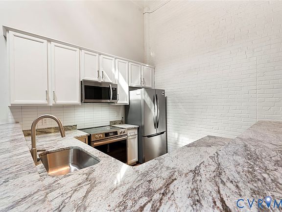 3rd image of 1716 Summit Ave Unit 24