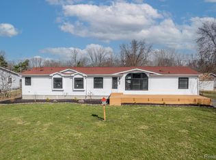 2375 Gibson Rd, Grand Blanc, MI 48439