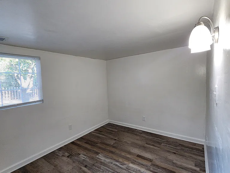 1218 S Watson St — Photo 39