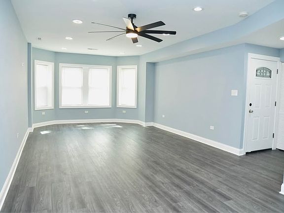 2nd image of 5330 W Drummond Pl #1