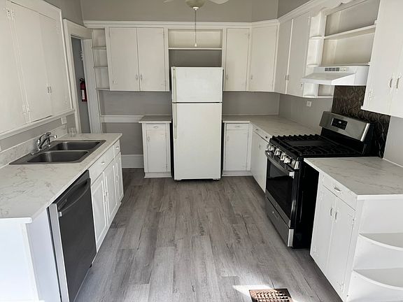 Updated kitchen with new gas stove, dishwasher and floors
