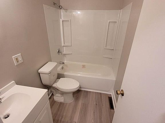 4th image of 211A Sellers St