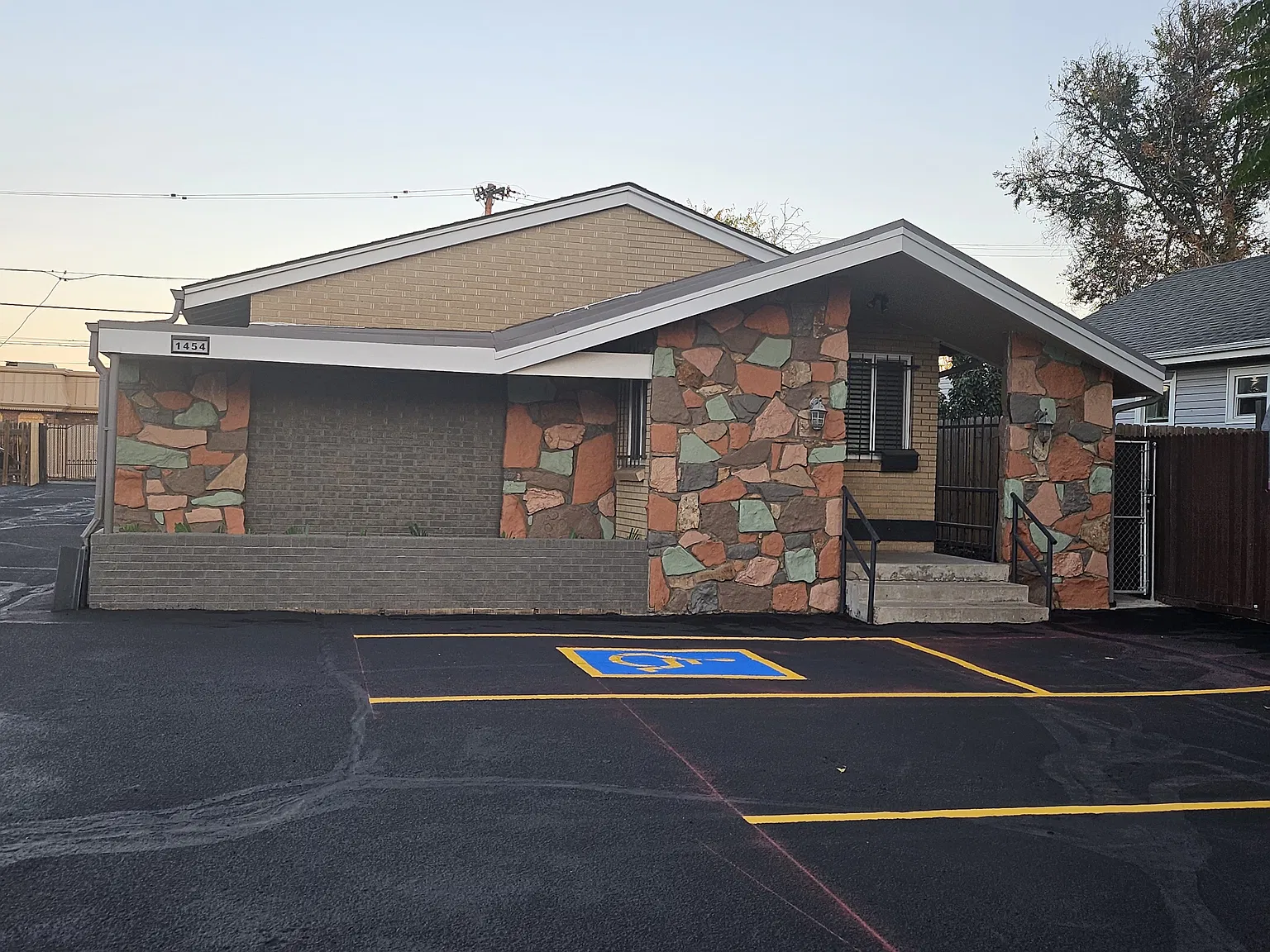 10 bed, 2775 sqft, $5,250 — Photo 1