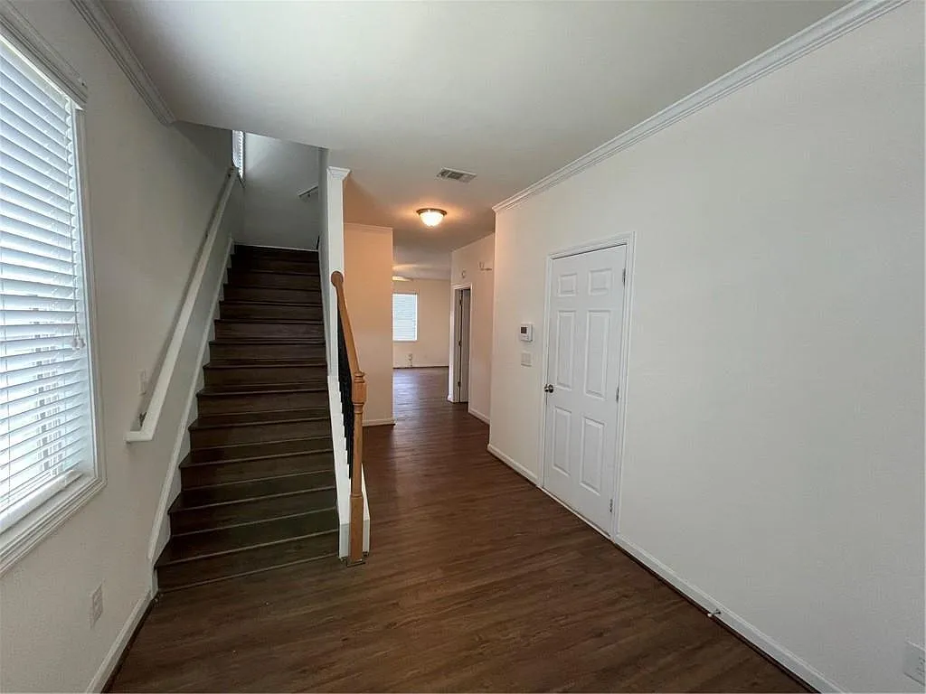 3 bed, 2.5 bath, $2,500 — Photo 3