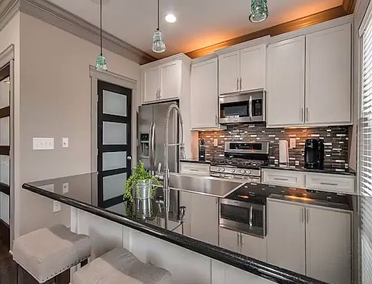 w/ plenty of storage space