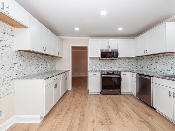 2nd image of 208 Woodland Dr