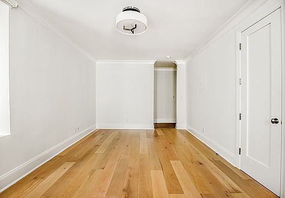 5th image of 225 W 23rd St APT 1R