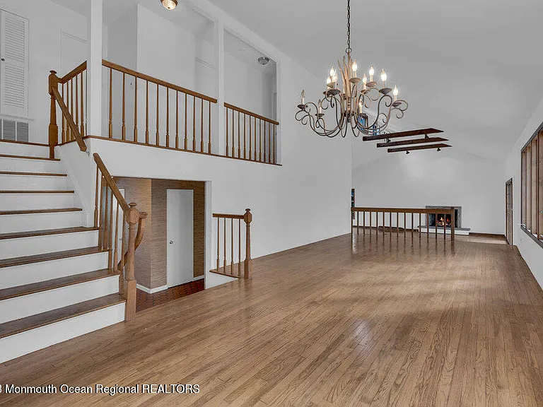 13 Judith Rd — Photo 3