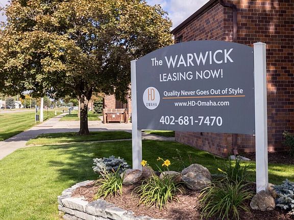3rd image of 1401 Lakewood Dr #F-2