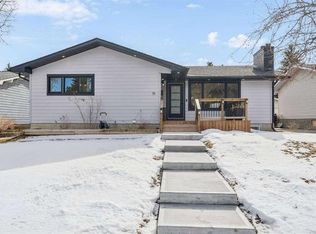 15 N Brookmere Pl SW, Calgary, AB T2W 2P5