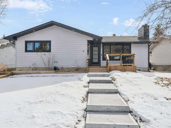 15 N Brookmere Pl SW, Calgary, AB T2W 2P5