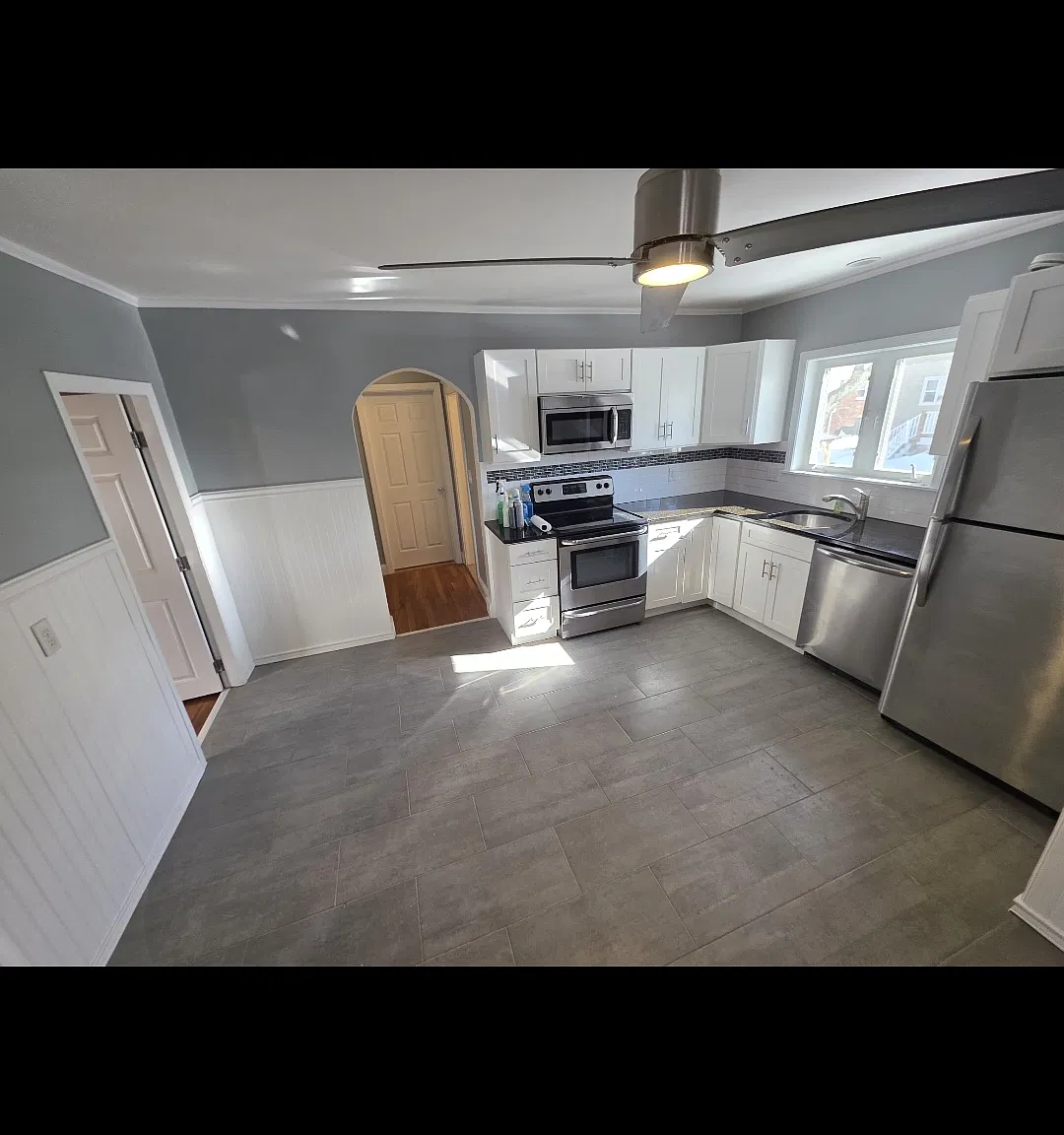 3 bed, 892 sqft, $3,000 — Photo 1