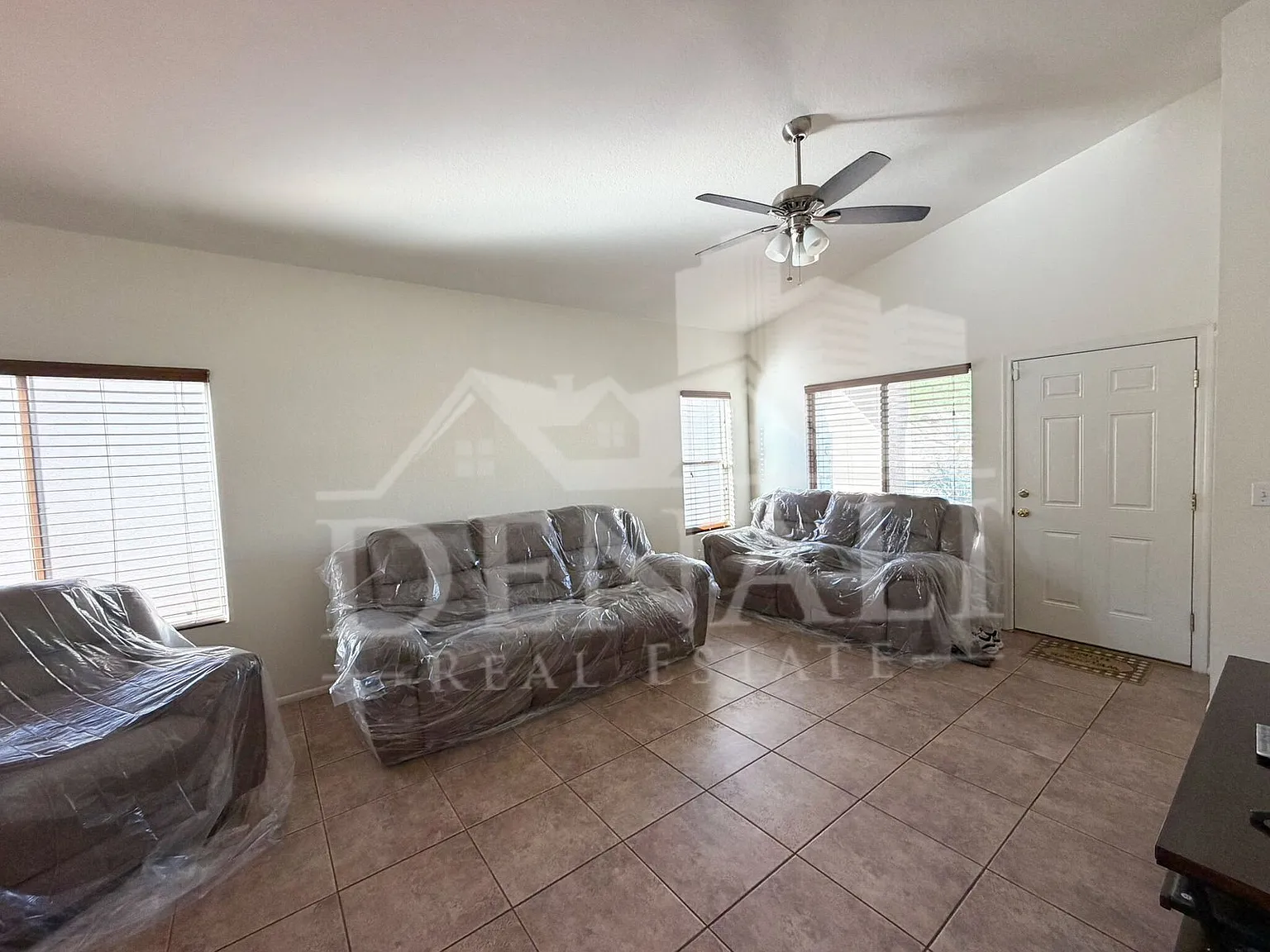 3 bed, 2.0 bath, 1286 sqft, $1,895 — Photo 2
